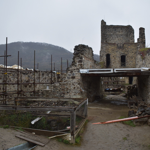 hrad Revište obnova