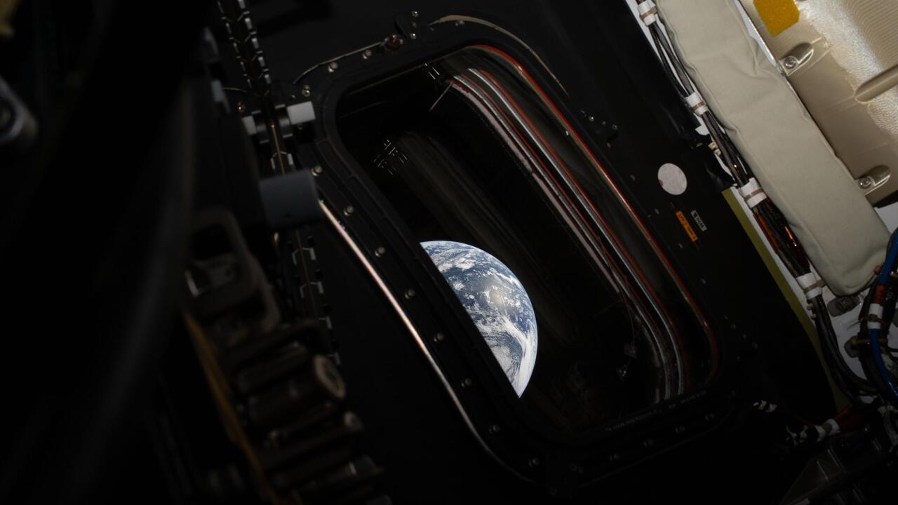 Astronauti misie Artemis II sú takmer doma. Orion o pár hodín pristane v Tichom oceáne, návrat sleduje aj Ivan Bella