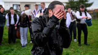 Odborník: Paradoxom Veľkej noci je, že tolerujeme opitú mládež. Alkohol sa im núka všade a nepoznajú mieru