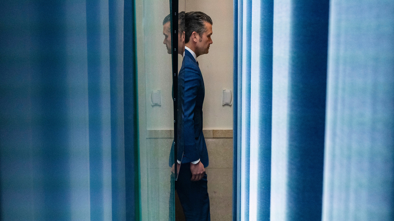 Hegseth avizuje najtvrdšie bombardovanie vojny. Šéf Pentagónu varuje, že útoky na Irán budú v utorok ešte silnejšie