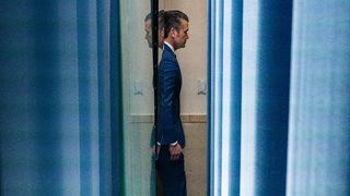 Hegseth avizuje najtvrdšie bombardovanie vojny. Šéf Pentagónu varuje, že útoky na Irán budú v utorok ešte silnejšie