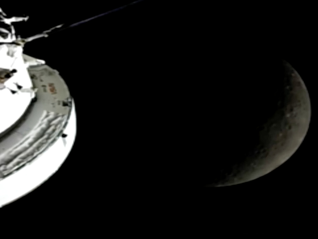 „Uvidíme sa na druhej strane.“ Astronauti sa odmlčali za Mesiacom a na 40 minút zmizli zo spojenia