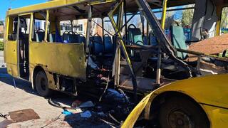 Ruský útok na obytnú štvrť zabil štyroch ľudí. Ukrajinské úrady hovoria o polhodinovom nepretržitom bombardovaní