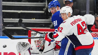NHL: Fehérváry zažiaril. Gólom aj asistenciou zostrelil Toronto, Washington stále žije v boji o play off