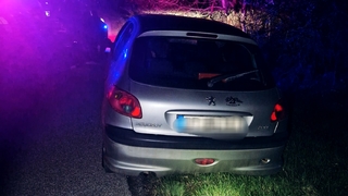 Policajtom tvrdil, že pil iba kompót. Nafúkal pol promile, ignoroval zákaz a po naháňačke skončil v priekope v inom kraji