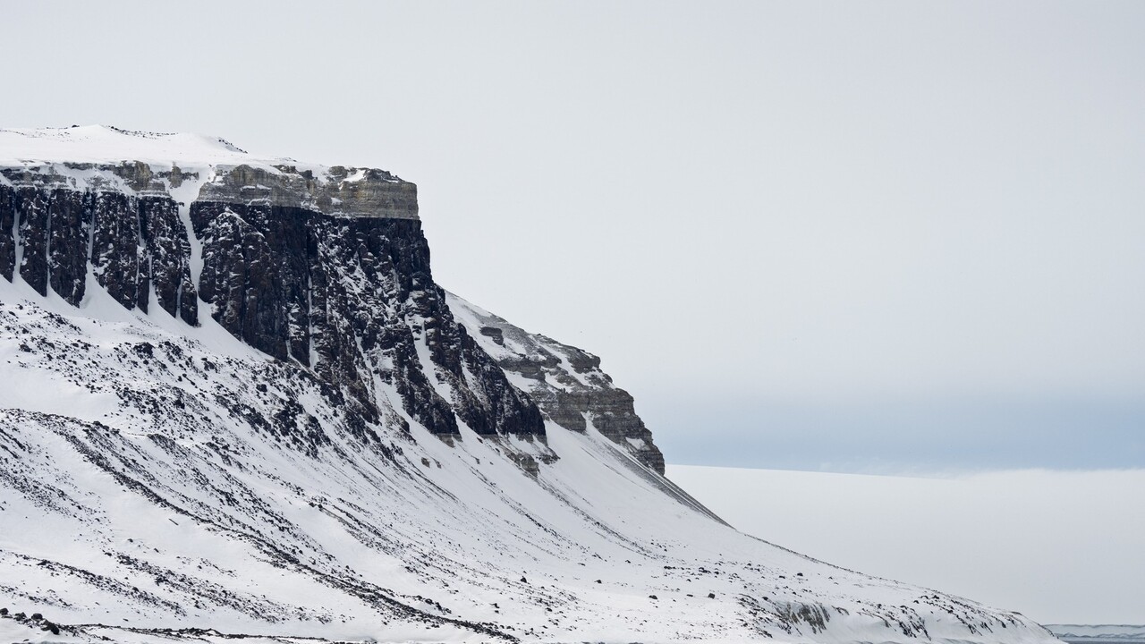 Tragédia na Špicbergoch. V trhline ľadovca pravdepodobne zahynul známy český polárnik a dobrodruh Miroslav Jakeš