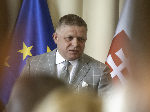 Fico: Som premiér, ktorý má priamy vzťah s prezidentmi Putinom aj Zelenským. Mier cez zbrane je podľa neho ilúzia
