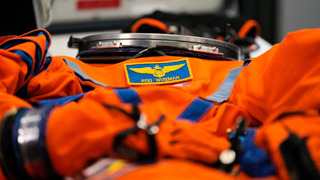 Zázrak za 12 miliónov. Skafandre zmenili astronautov Artemis II na malú „vesmírnu loď“, ukrývajú kľúč k prežitiu