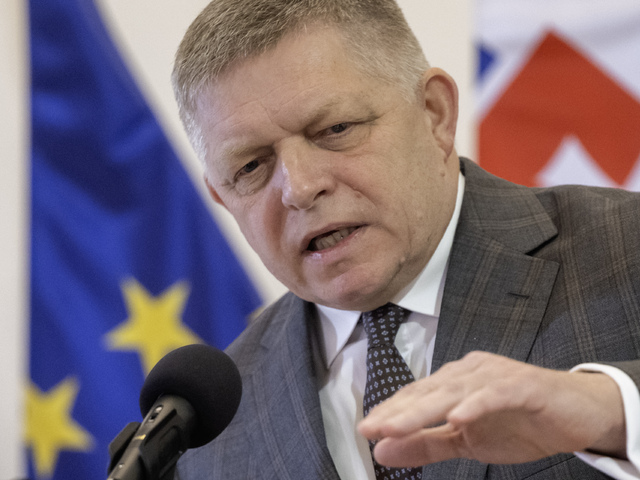 Robert Fico podržal Tarabu aj Kaliňáka. O osude vládnej väčšiny chce rokovať s Andrejom Dankom