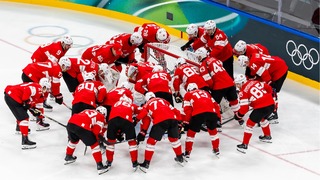 Covidový škandál ho predsa len dobehol. Švajčiari pred Slovenskom a domácimi MS vyhodili trénera