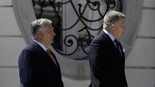 Bola migračná kríza pred voľbami umelo vytvorená? Magyar tvrdí, že Orbán mal s Ficom dohodu, vláda to odmieta