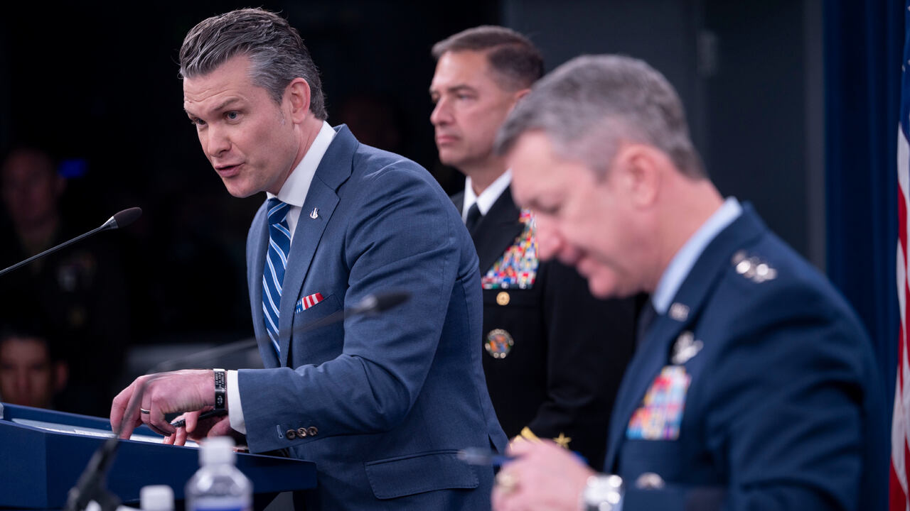 hegseth tlačovka.jpg