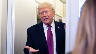 Sme veľmi blízko dohody, tvrdí Trump, no zvažuje koniec prímeria. USA chcú aj naďalej blokovať iránske prístavy