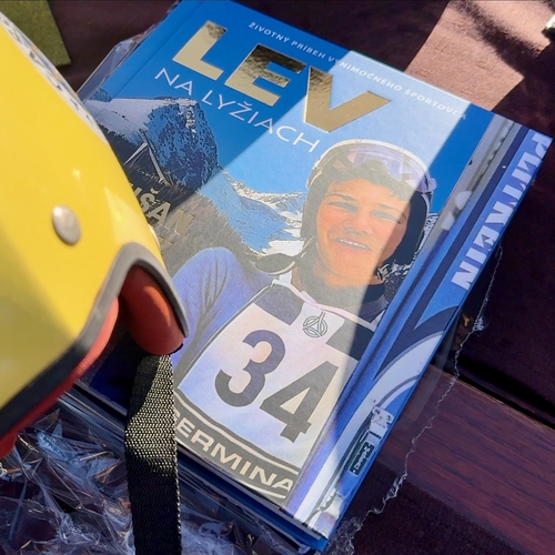 kniha Lev na lyžiach