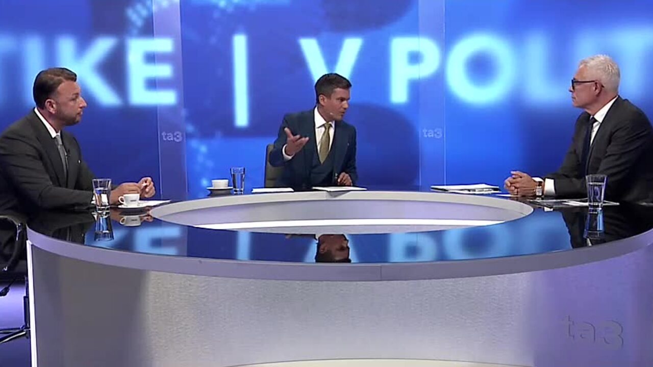 Do politiky ste sa dostali ako troll, udrel Korčok. Podľa Šutaja Eštoka by referendum bolo len „drahým prieskumom“