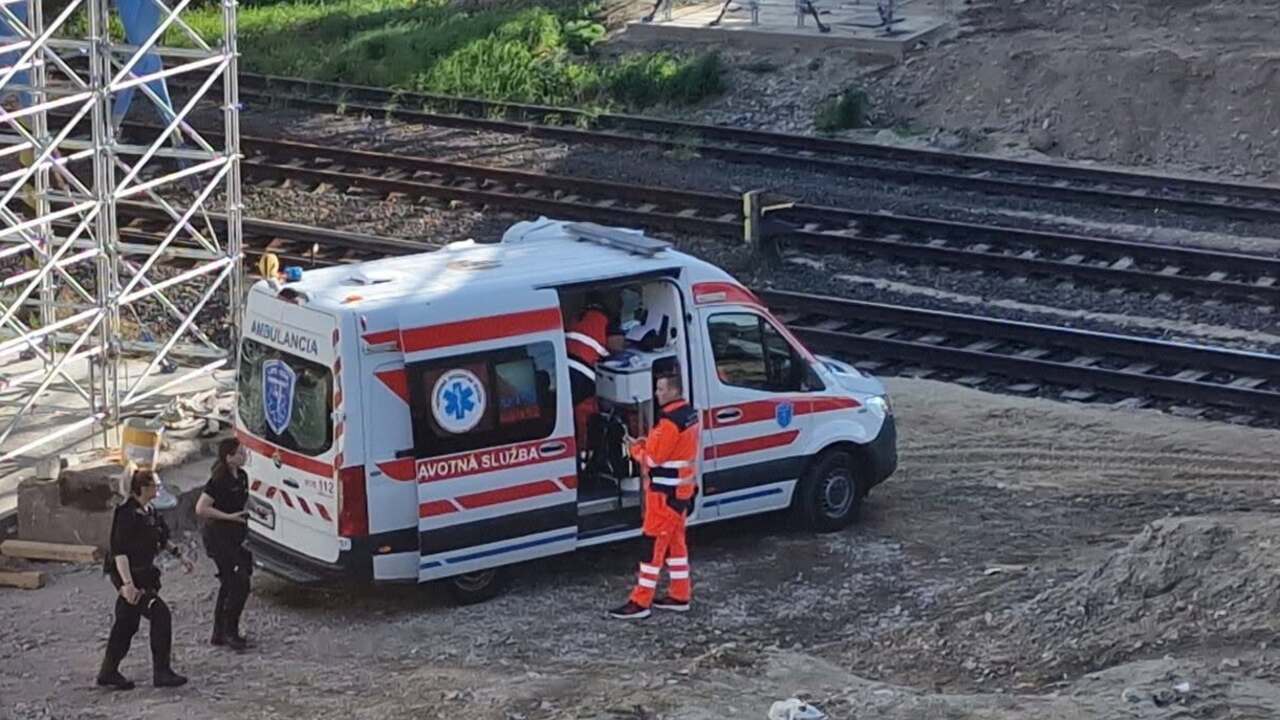 Pri stavbe mosta v Seredi došlo k tragédii. Muž sa dotkol trakčného vedenia, nepomohla ani resuscitácia