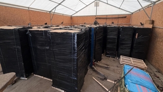 Slovenskí colní kriminalisti odhalili nelegálnu výrobňu v Poľsku. Škoda presahuje 1,3 milióna eur, zaistili tony tabaku