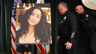 Telo 14-ročného dievčaťa našli rozštvrtené v jeho aute. Amerického speváka teraz obvinili z vraždy