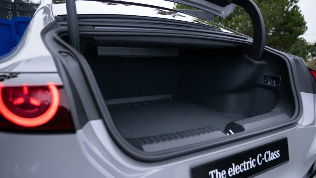 Mercedes C-Class Electric 2026-21.webp