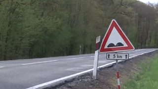 Cesta do Banskej Štiavnice je v havarijnom stave. Štát sľubuje opravu trasy už roky, peniaze však stále chýbajú