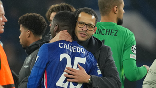 Mal zmluvu na šesť rokov, vydržal 23 zápasov. Chelsea sa poistila, Rosenior nedostane tučné odstupné