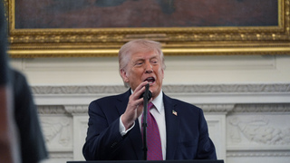 Trump vydal rozkaz strieľať a zabíjať. Americké námorníctvo má útočiť na lode, ktoré v Hormuze kladú míny