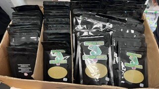 Finančná správa zadržala veľké množstvo kratomu