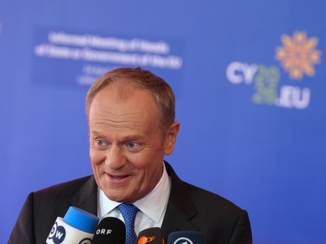 Poľský premiér žartoval o samite bez Orbána. „Konečne tu nie sú žiadni Rusi,“ rypol si do neho po volebnej porážke