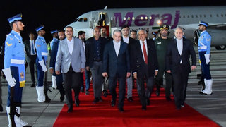 Tichá diplomacia v tieni napätia. Iránsky minister dorazil do Pakistanu, americká delegácia je na ceste