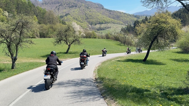 Motorkári