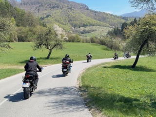 Motorkári