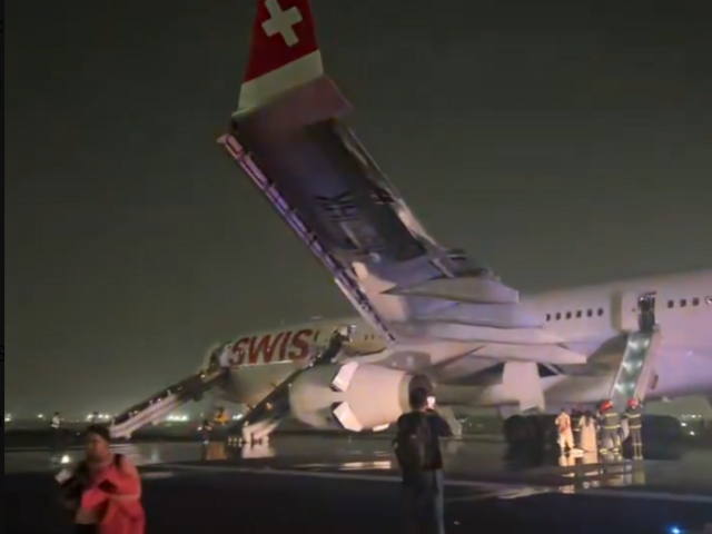 VIDEO: Sekundy od katastrofy. Piloti v poslednej chvíli prerušili štart lietadla, motor Airbusu zachvátili plamene
