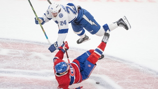 NHL: Colorado zmietlo Los Angeles a postupuje. Slafkovský po tvrdom hite nebodoval