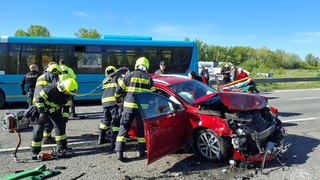 Autobus s turistami sa prevrátil v Dobrej Nive, zranilo sa 16 ľudí — image 2