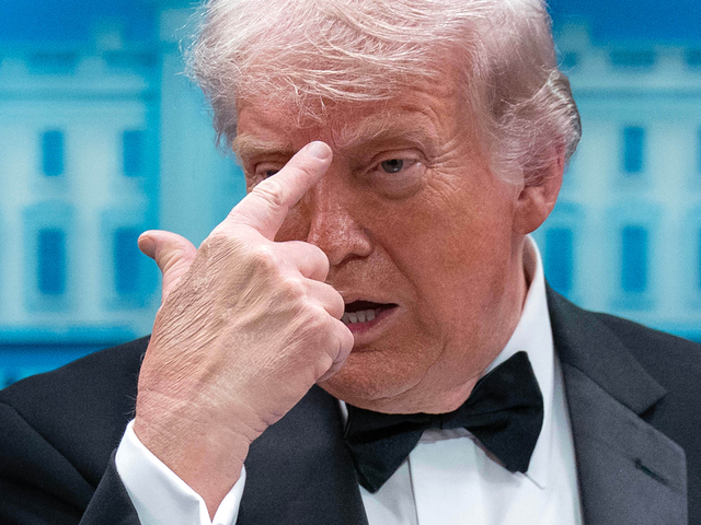 „Som najväčšia atrakcia na svete.“ Trump sa pochválil publikom, inteligenciou a urazil umelcov aj sudcov