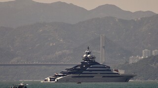 Luxusná jachta spájaná s ruským oligarchom prešla cez Hormuz. Nie je jasné, ako získala povolenie na plavbu