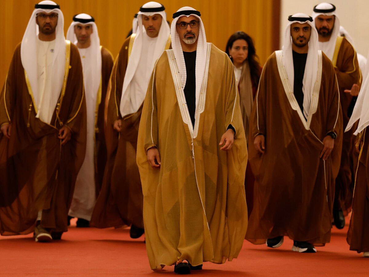 Šejk Khaled bin Mohamed bin Zayed Al Nahyan (uprostred), korunný princ Abú Zabí, Spojené arabské emiráty SAE