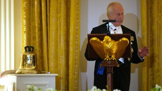 Kráľ v nečakane politickom prejave pred Kongresom vyzval na jednotu. Trump počas večere vyhlásil, že Irán porazili