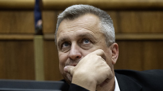 „Ak chce byť dôstojným premiérom Maďarska, nemal by urážať Slovensko.“ Danko predloží k slovám Magyara uznesenie