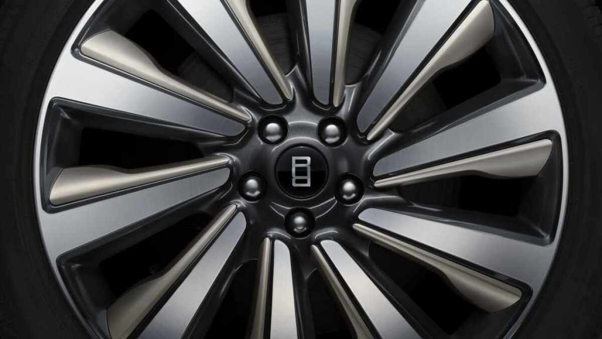 RR_SV_Ultra_27MY_Detail_Wheel_08_290426.jpg