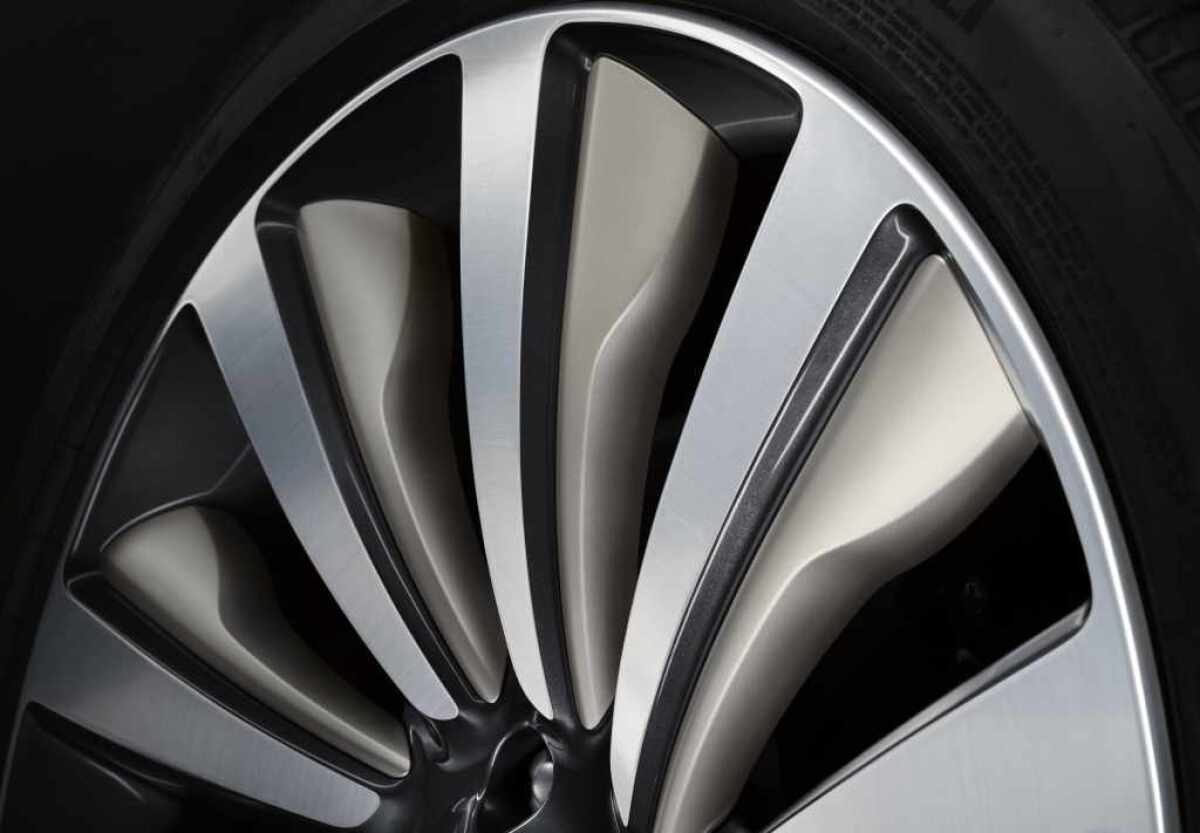 RR_SV_Ultra_27MY_Detail_Wheel_07_290426.jpg
