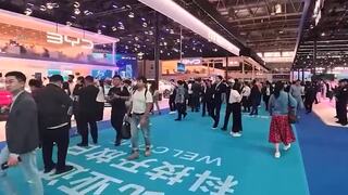 Autosalón v Pekingu odhaľuje nové trendy. Dominujú elektromobily a technológie