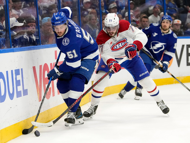 NHL: Slováci v nočných zápasoch nebodovali. Slafkovský sa radoval z postupu, pre Černáka sa ale sezóna skončila