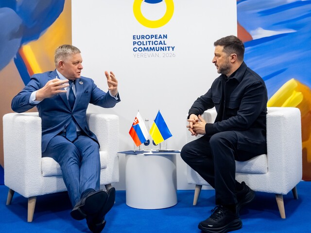 Zelenskyj vraj cez Fica odkáže Putinovi, že je pripravený rokovať. Cenné informácie môže premiér priniesť aj späť