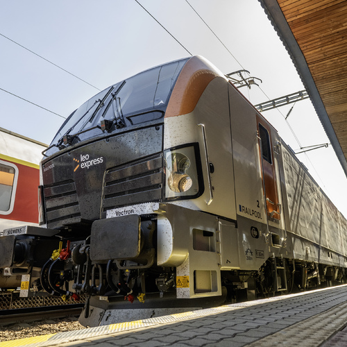leo express.jpg