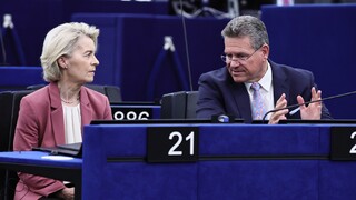 EÚ vyzvala USA dodržať obchodnú dohodu, napätie rastie. Brusel varuje pred odvetou po Trumpovej hrozbe zvýšenia ciel