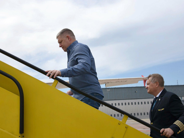 Premiér Robert Fico mieri do Bruselu. Na samite EÚ ho čakajú rokovania so Zelenským aj premiérom Maďarska
