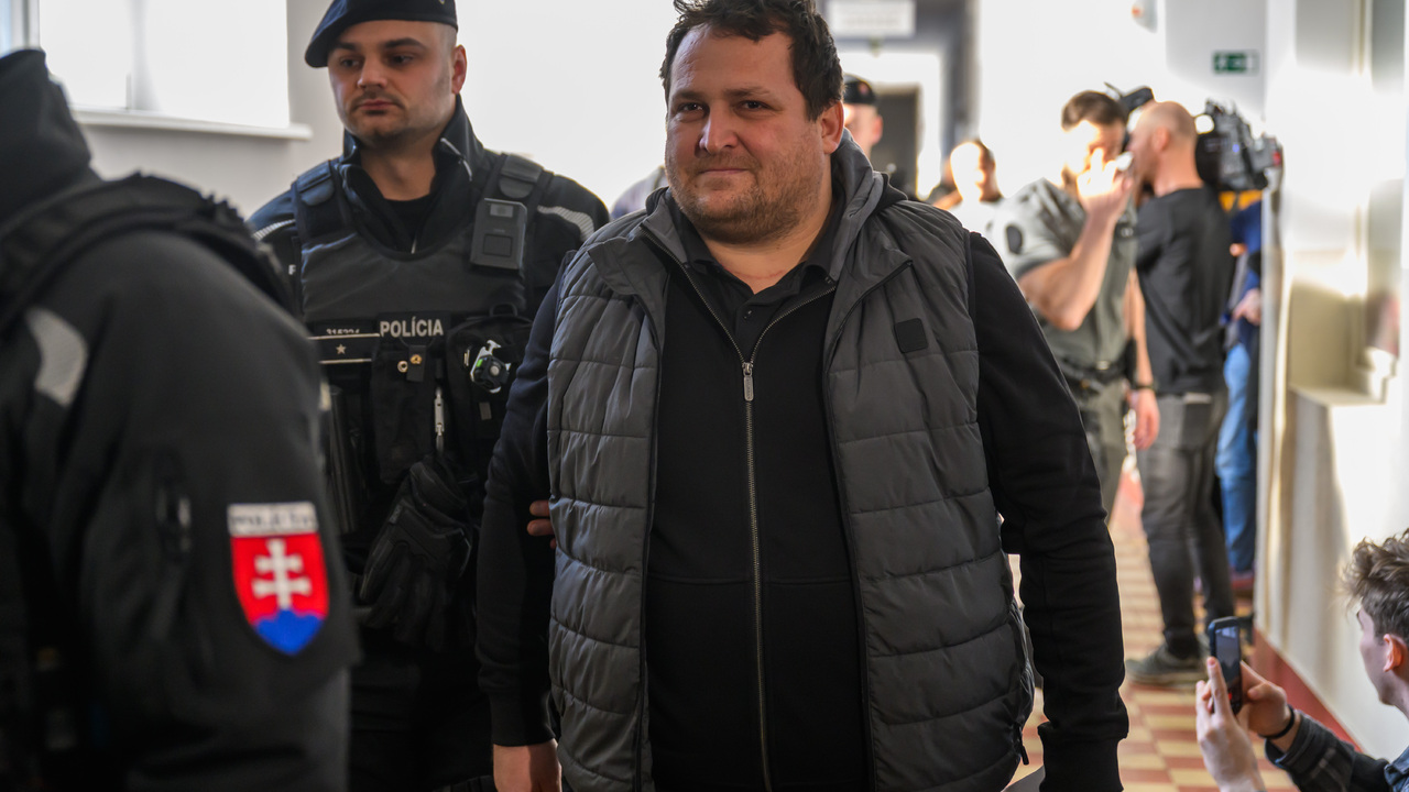 Šutaj Eštok opäť odstavil vyšetrovateľa Ďurku. Ministerstvo tvrdí, že status oznamovateľa nechráni pred stíhaním