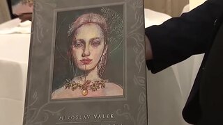 Legendárne verše Miroslava Váleka ožili v novej umeleckej forme. Projekt spája eleganciu, poéziu aj remeselnú precíznosť