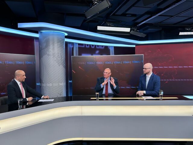 Nemocnice za milióny: čo bude hotové? / Laboratóriá mali vytvoriť kartel / Lekárom stále platíme rôzne poplatky